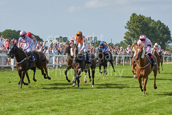 Great Yarmouth  Race Six 11th Aug 2021 0476