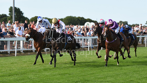 Gt_Yarm_Races_28_Aug_2022-155