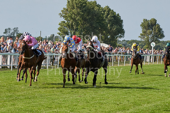 Great Yarmouth  Race Seven 11th Aug 2021 0527